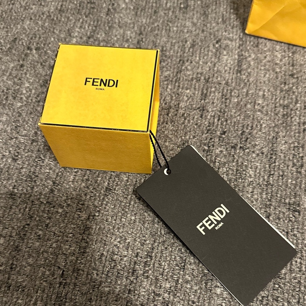 Gold Fendi ring - Picture 2 of 8
